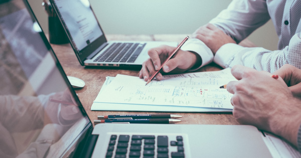 Cómo analizar un pliego de licitación (PCAP y PPT) en minutos: Checklist y automatización con IA